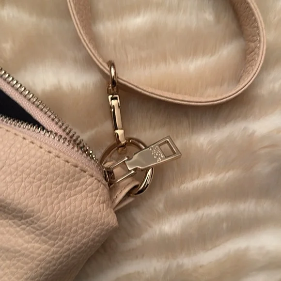 Bcbg cross shoulder purse - Picture 4 of 6
